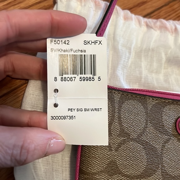 (1070) Coach signature khaki and fuchsia wristlet with silver hardware - Picture 2 of 6